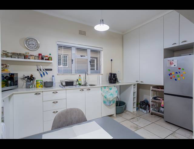 3 BEDROOM APARTMENT FOR SALE IN KENILWORTH